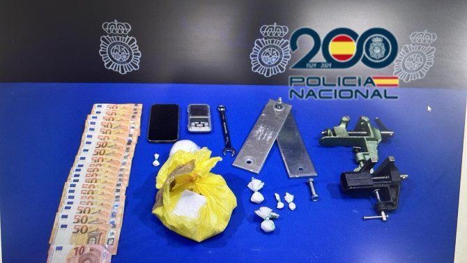 Policia Nacional | Material incautado durante el registro de un domicilio en Valladolid en un operativo contra el tráfico de drogas